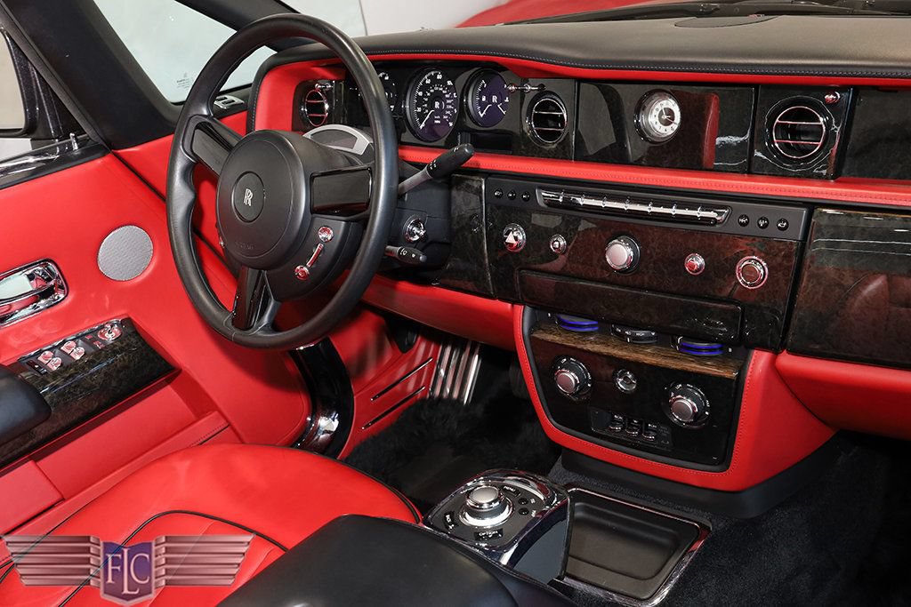 Used 2017 Rolls-Royce Phantom Drophead Coupe RWD image 25