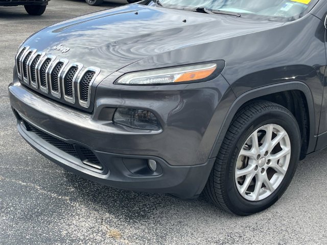 Used 2016 Jeep Cherokee Latitude FWD image 7
