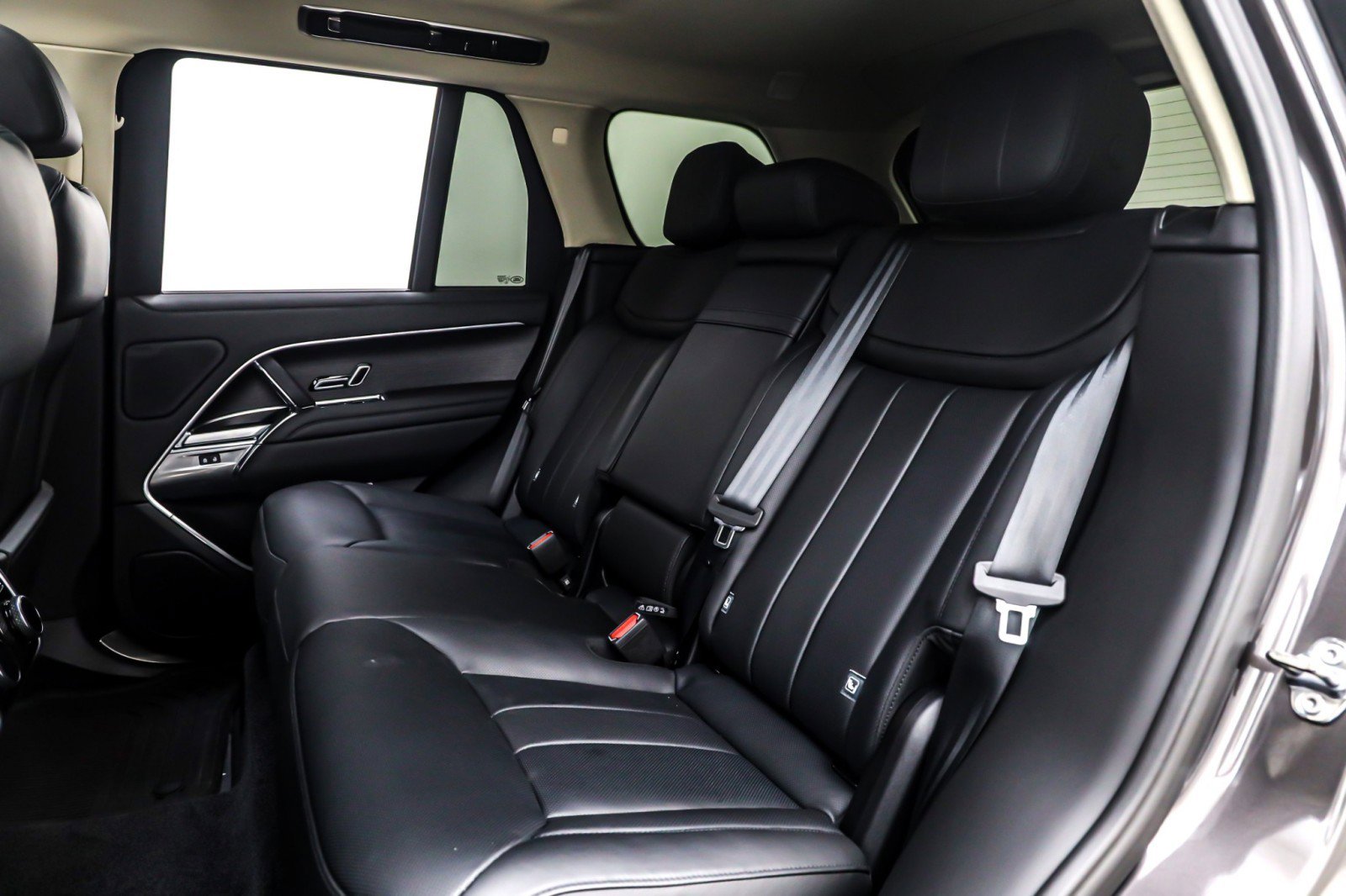 Used 2024 Land Rover Range Rover SE image 9