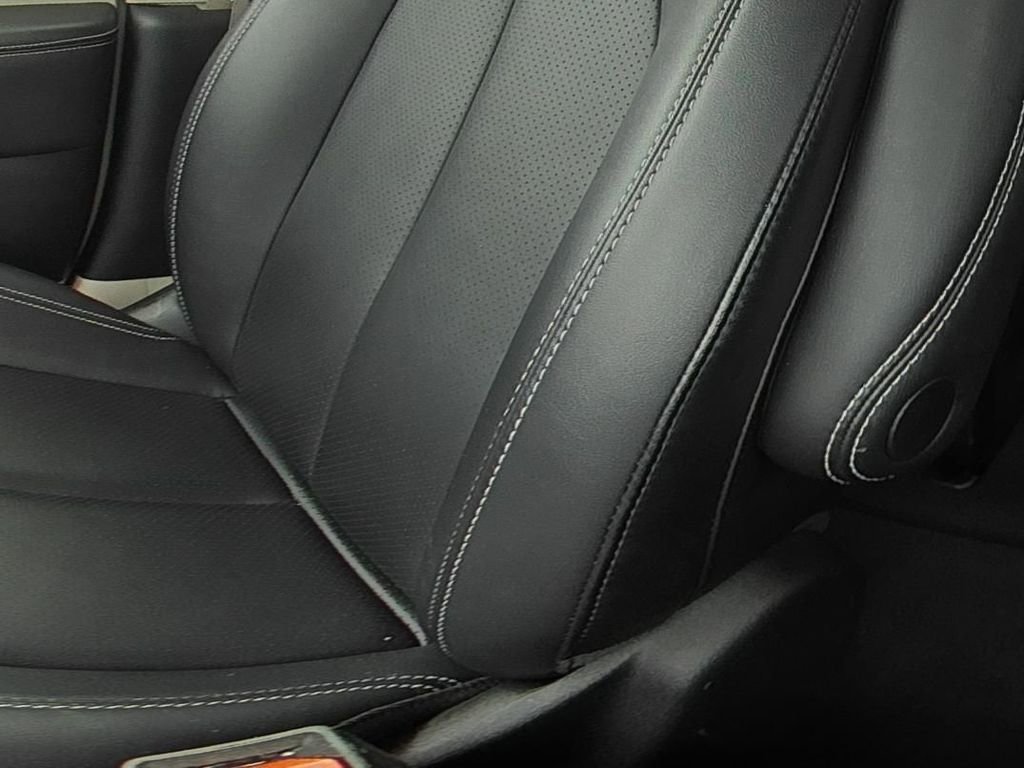 Used 2024 Chrysler Pacifica Touring-L FWD image 12