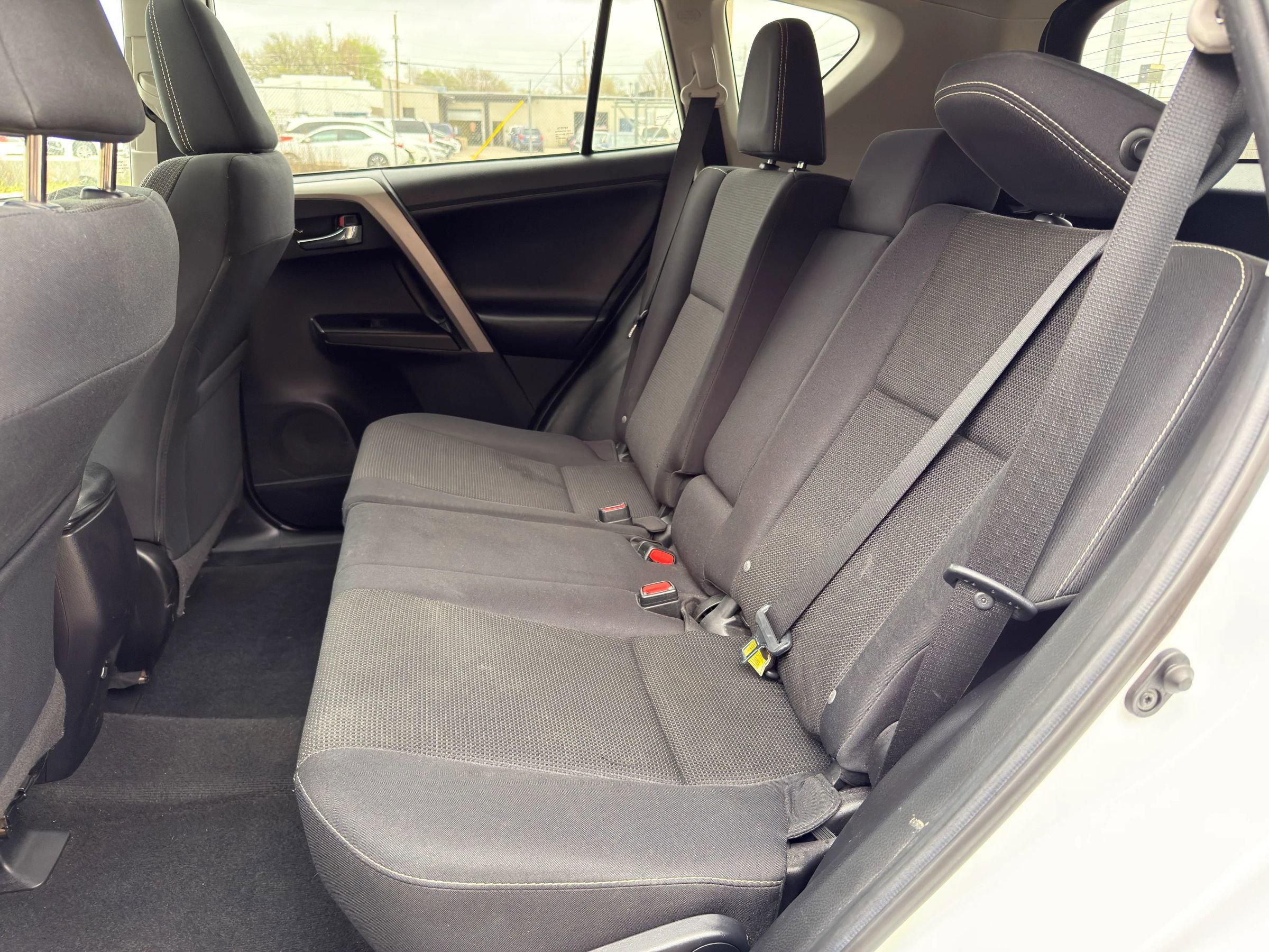 Used 2018 Toyota RAV4 XLE FWD image 17