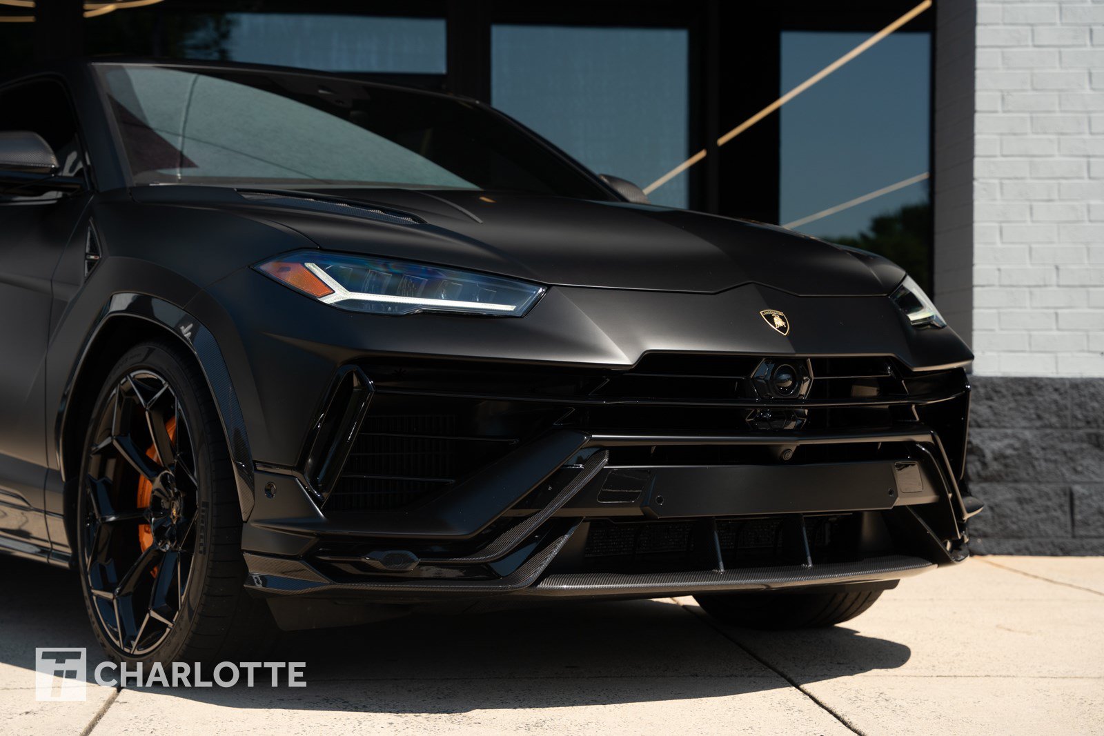 Used 2023 Lamborghini Urus Performante AWD/4WD image 2