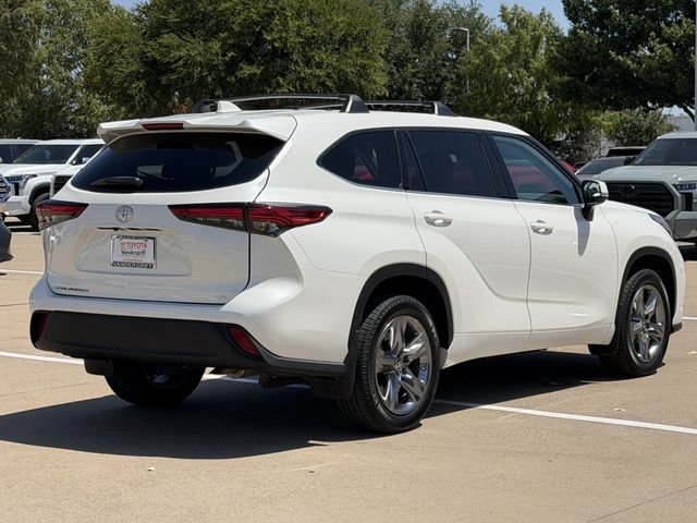 Used 2021 Toyota Highlander LE FWD image 4