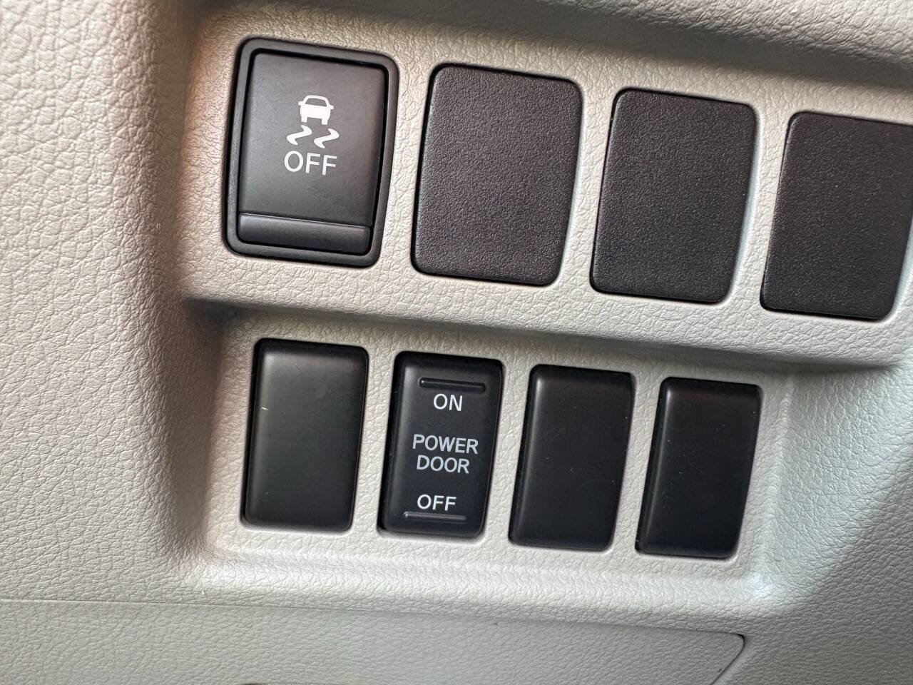 Used 2011 Nissan Quest SV FWD image 31