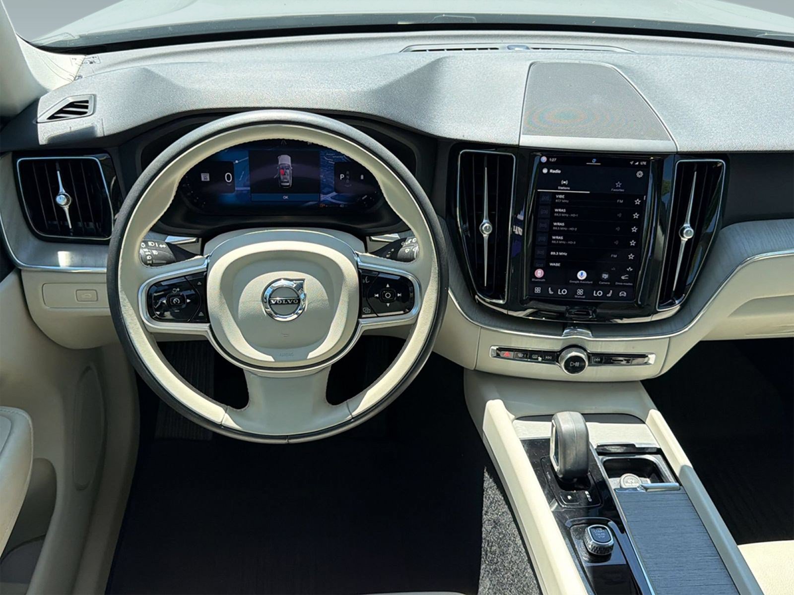 Certified 2024 Volvo XC60 B5 Plus w/ Protection Package Premier AWD/4WD image 28