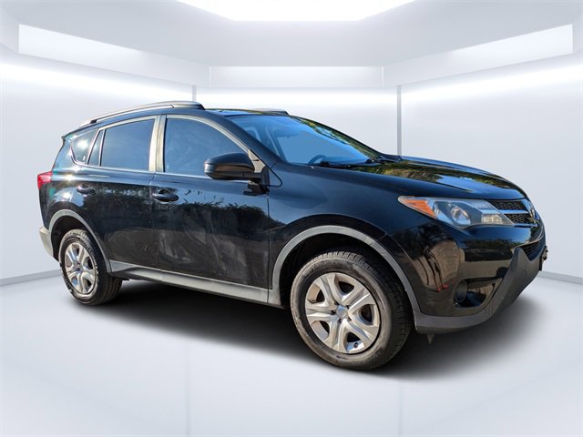 Used 2015 Toyota RAV4 LE image 2