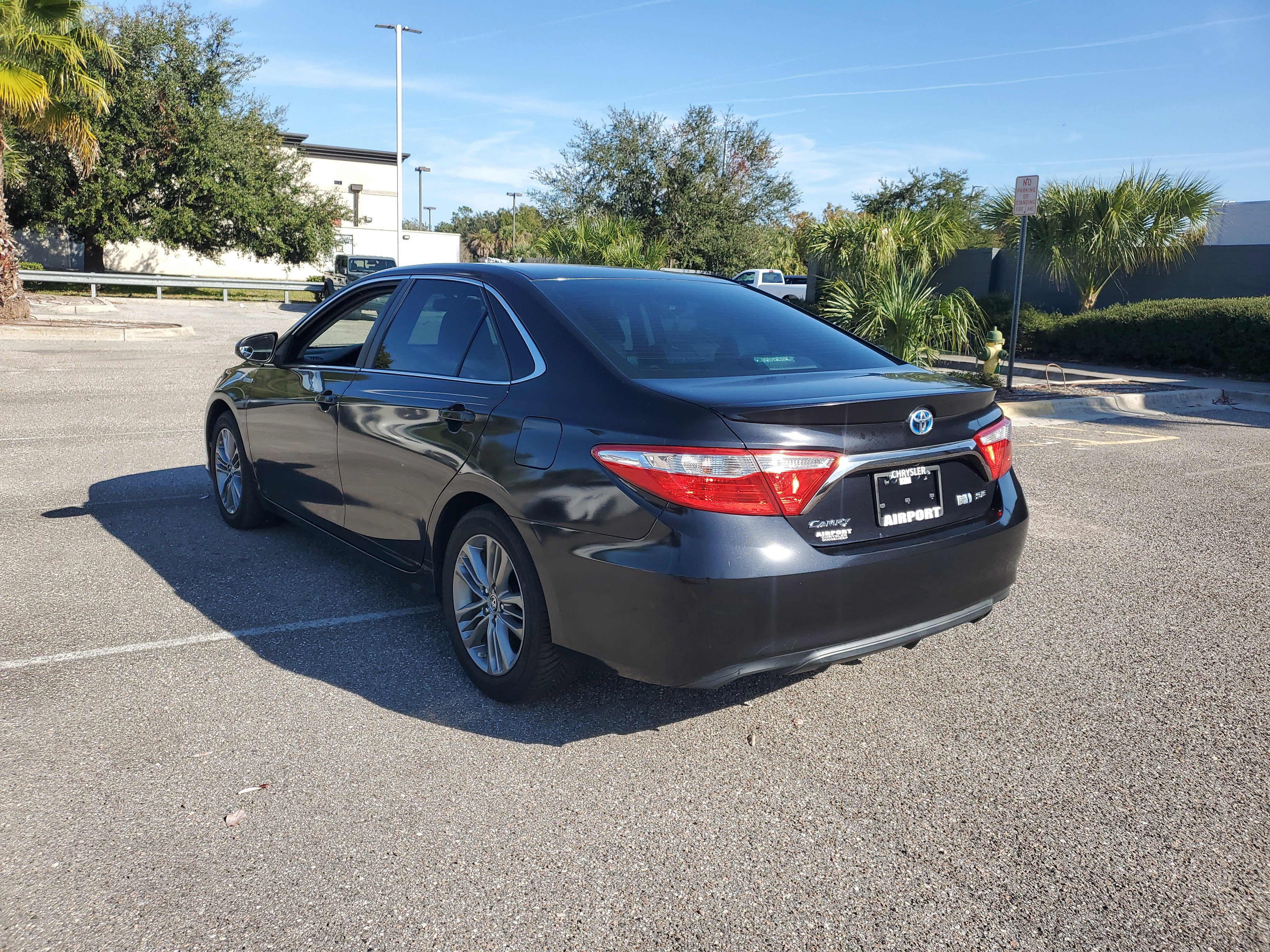 Used 2015 Toyota Camry XLE image 3