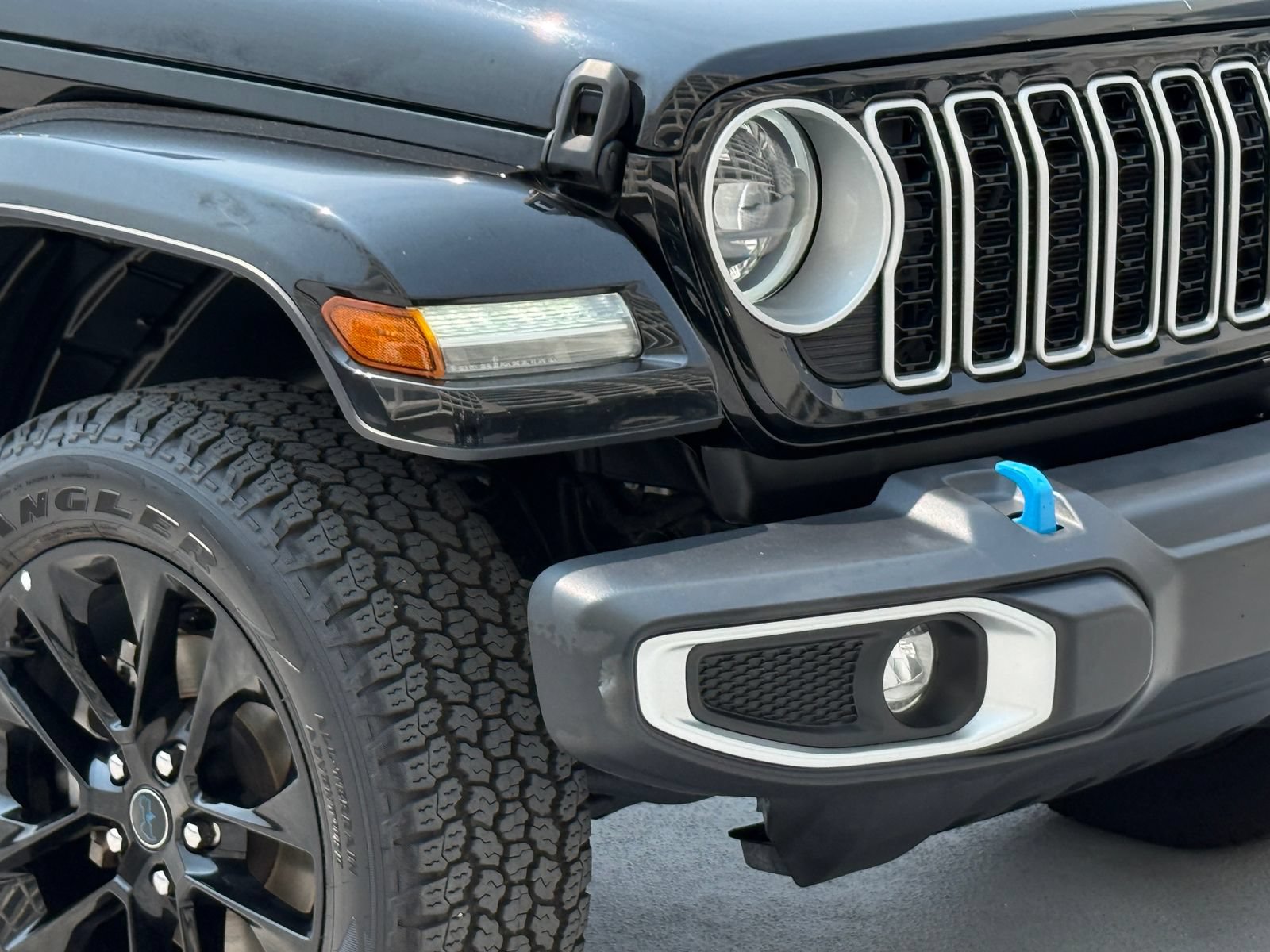 Used 2024 Jeep Wrangler Unlimited Sahara AWD/4WD image 9