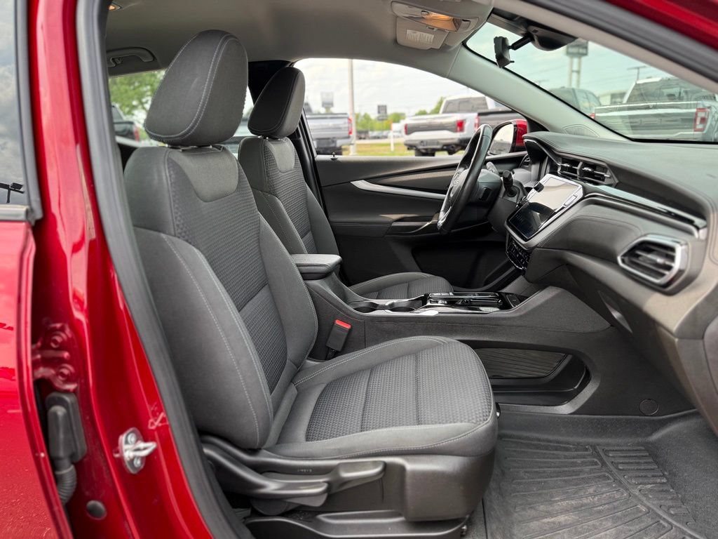 Used 2022 Chevrolet Bolt EUV LT w/ Comfort Package FWD image 13