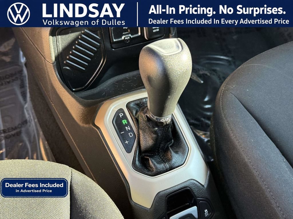 Used 2016 Jeep Renegade Latitude w/ Cold Weather Group FWD image 21