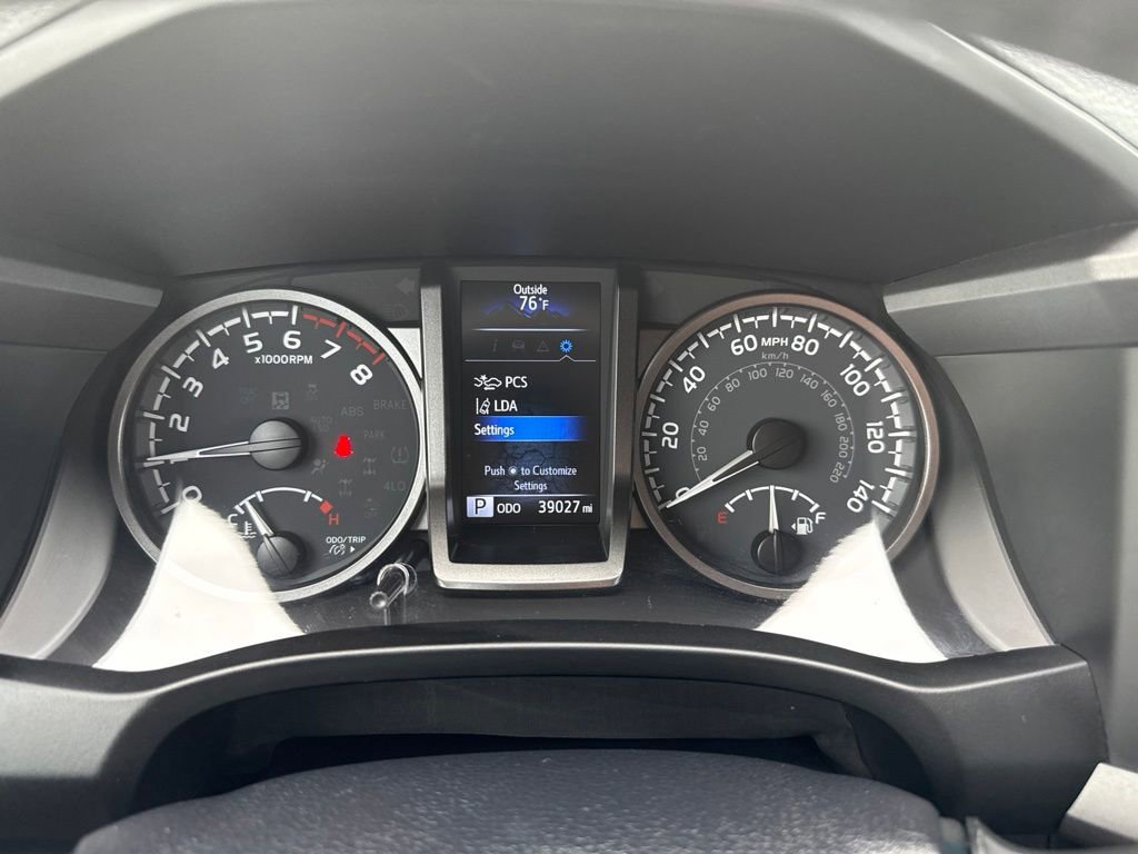 Used 2021 Toyota Tacoma TRD Off-Road w/ Technology Package AWD/4WD image 10