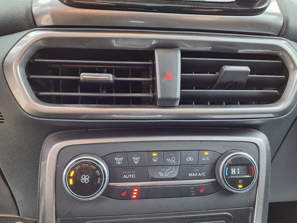 Used 2022 Ford EcoSport SE w/ SE Convenience Package image 16