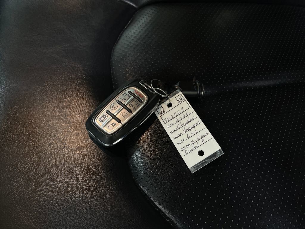 Used 2020 Chrysler Voyager Lxi image 37