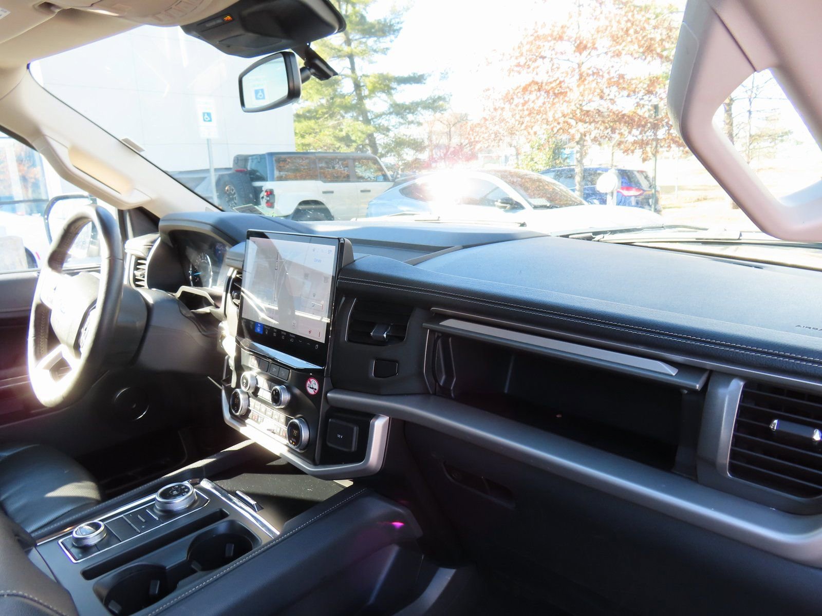 Used 2024 Ford Expedition Max XLT image 17