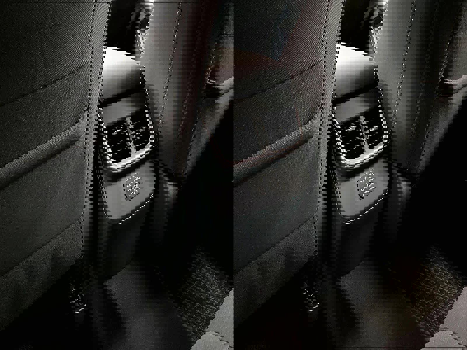 Used 2025 Subaru Outback Premium AWD/4WD image 37