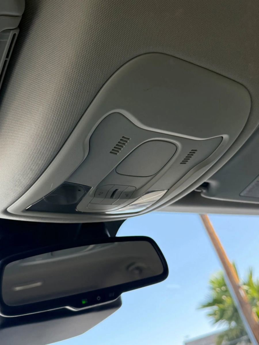 Used 2018 Jeep Renegade Latitude w/ Popular Equipment Group image 16