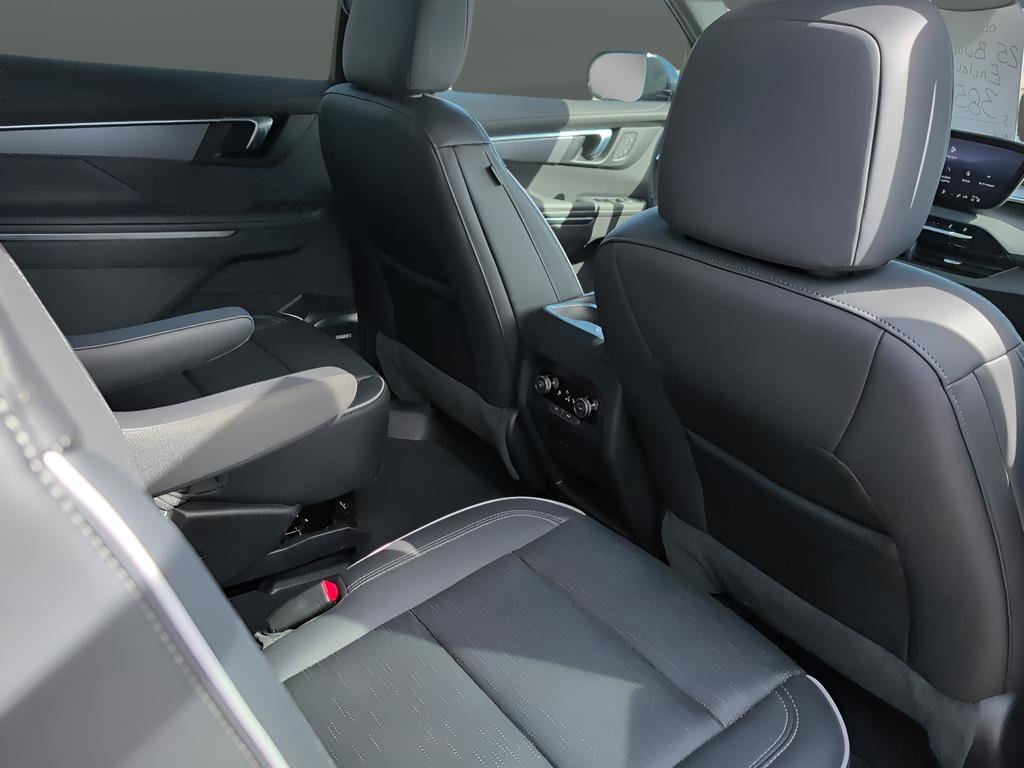 Used 2025 Buick Enclave Sport Touring image 25