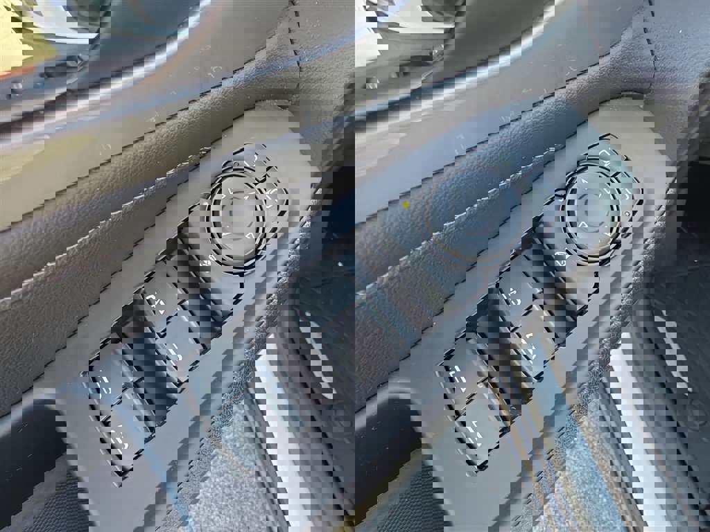 Used 2023 Chevrolet Traverse LT image 15