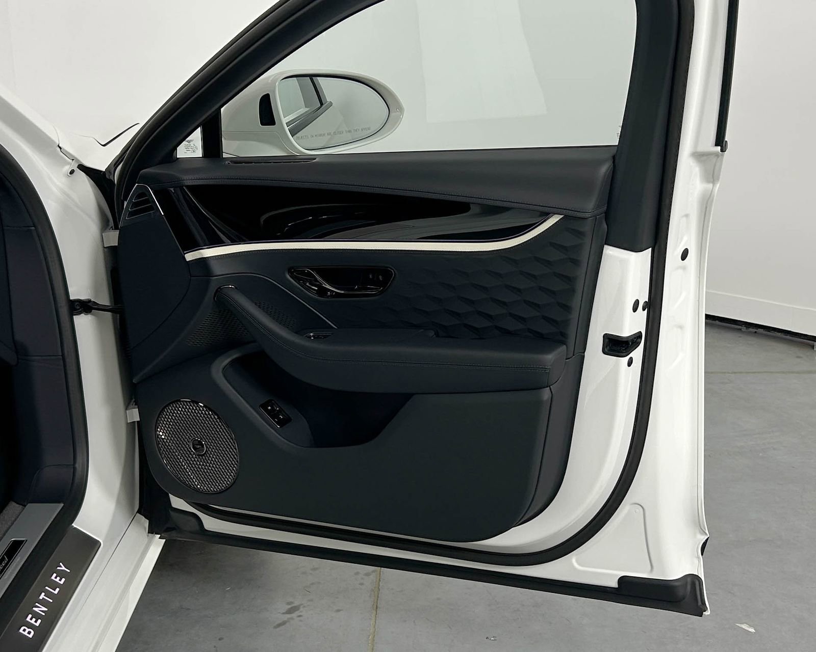 New 2026 Bentley Flying Spur Plug-In Hybrid image 30