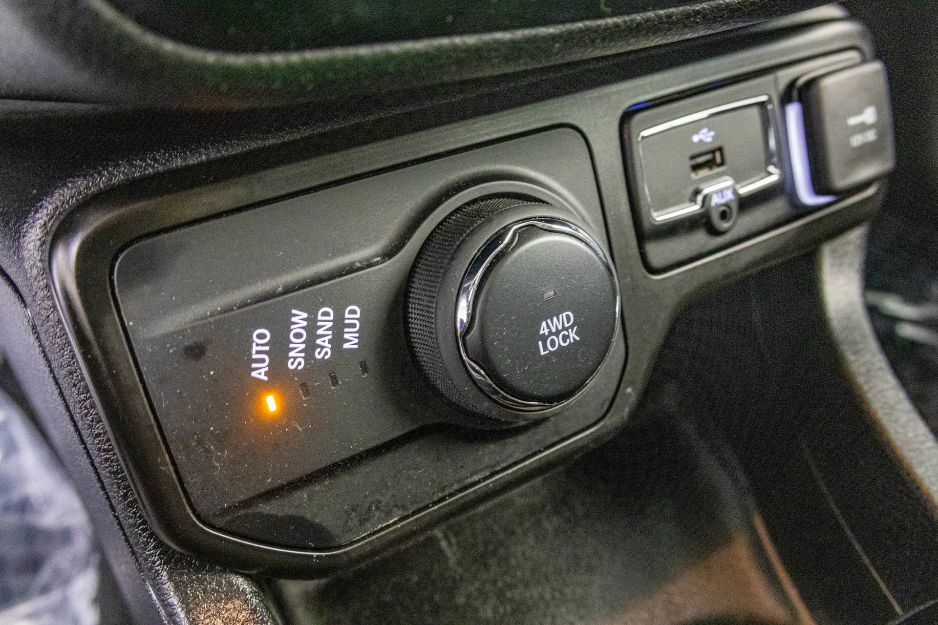 Used 2019 Jeep Renegade Latitude w/ Cold Weather Group image 33