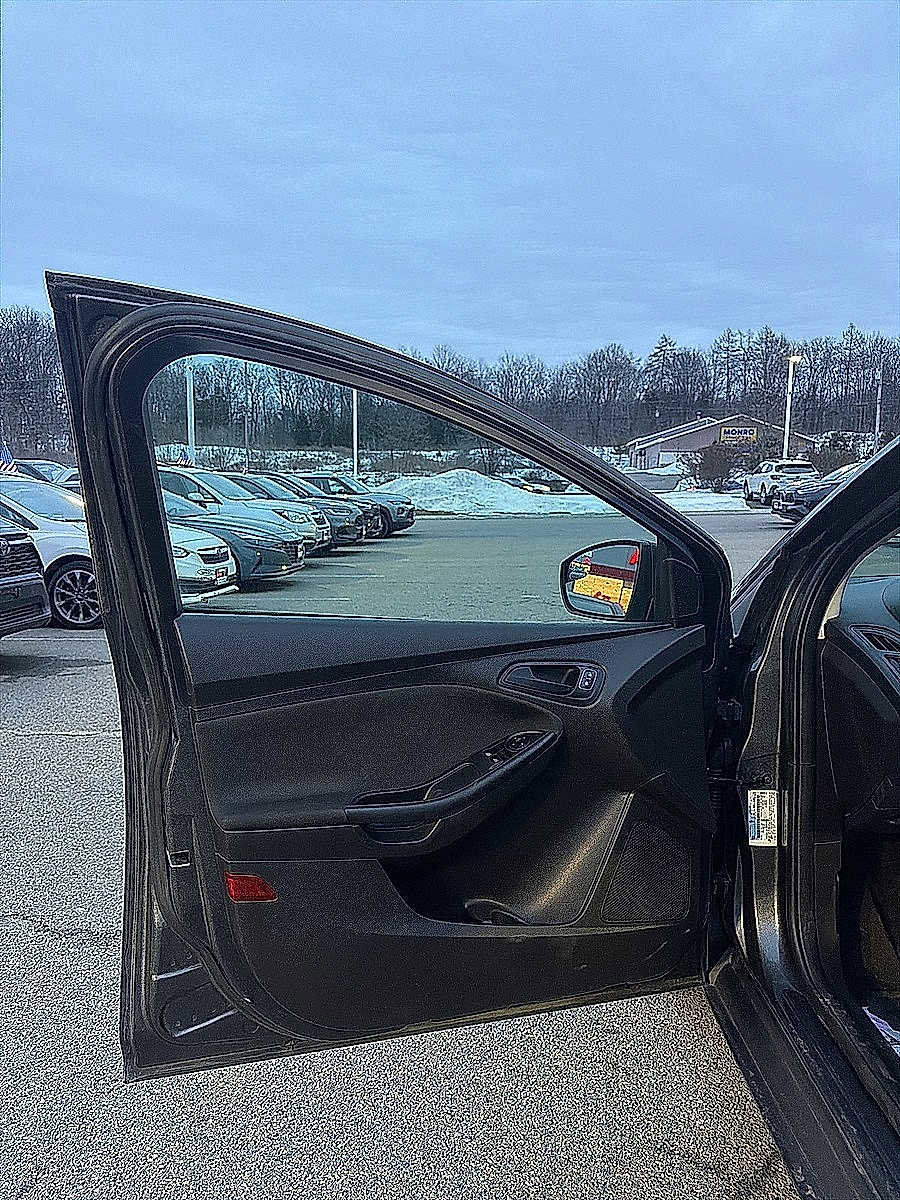 Used 2018 Ford Focus S image 11