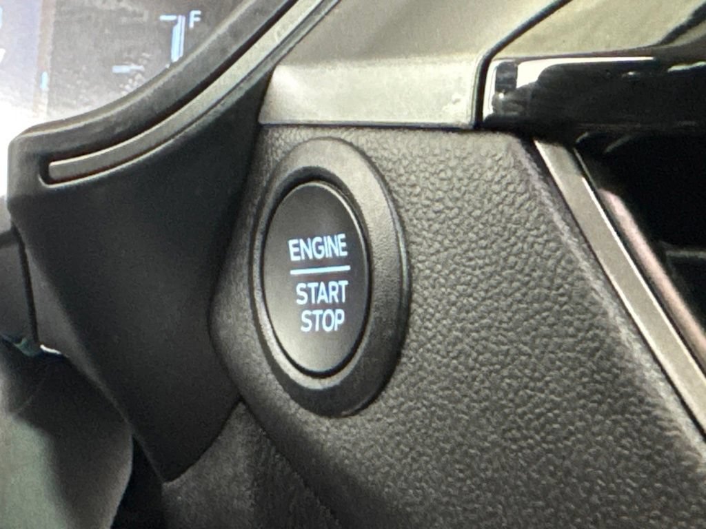 Used 2025 Ford Escape Active w/ Cold Weather Package AWD/4WD image 17