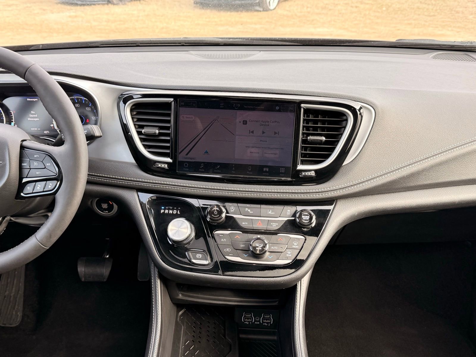 Used 2025 Chrysler Pacifica Limited image 30