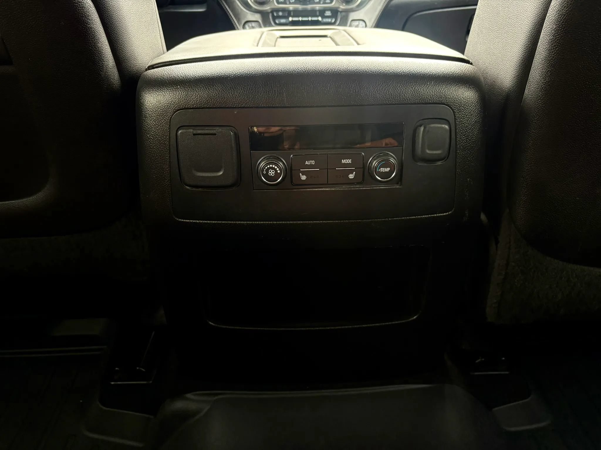 Used 2015 Chevrolet Tahoe LT w/ Luxury Package AWD/4WD image 24