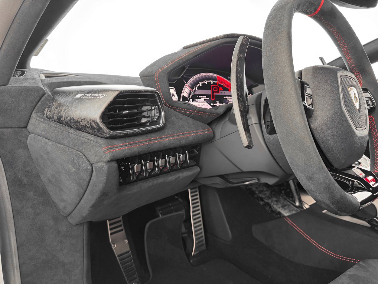 Used 2018 Lamborghini Huracan Performante AWD/4WD image 19