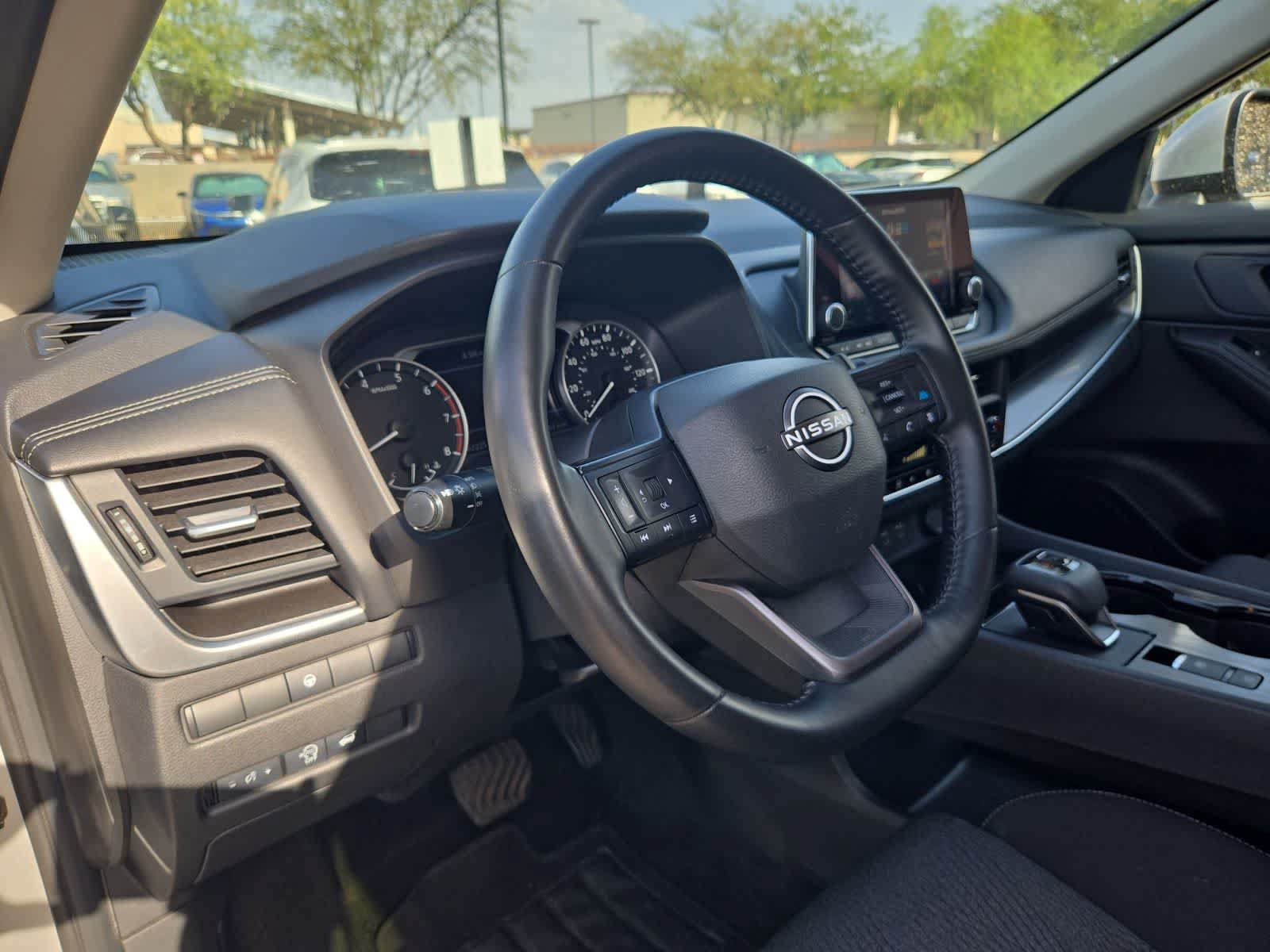 Used 2025 Nissan Rogue SV AWD/4WD image 10
