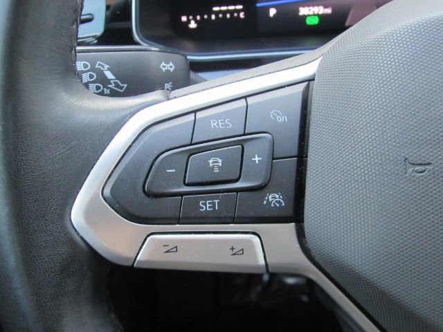 Used 2025 Volkswagen Jetta SE FWD image 35