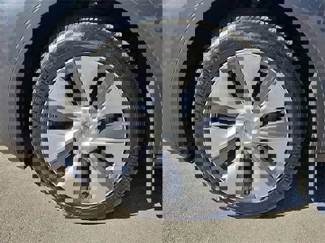 Used 2022 Tesla Model Y Long Range image 13