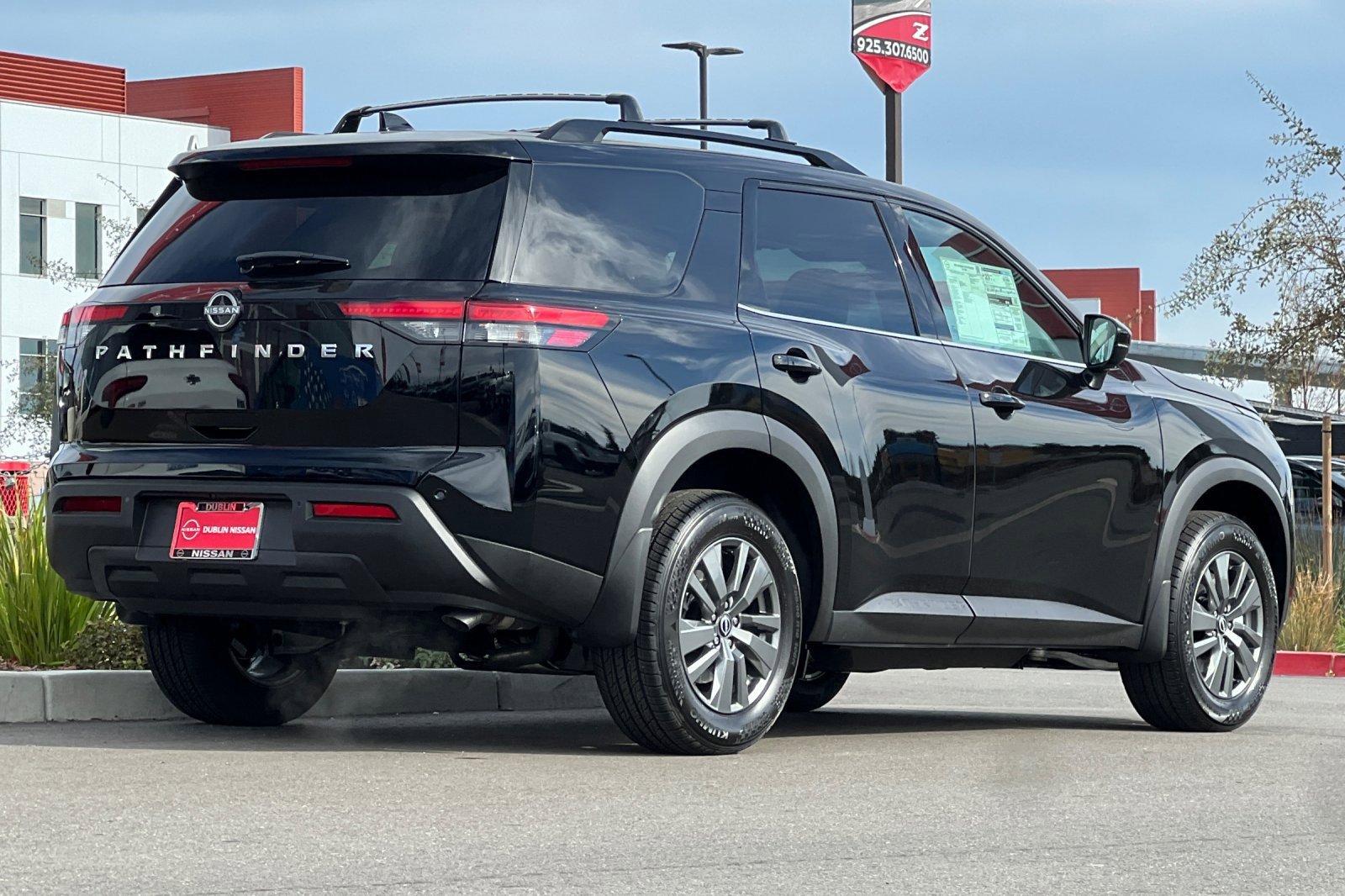 New 2025 Nissan Pathfinder SV image 4
