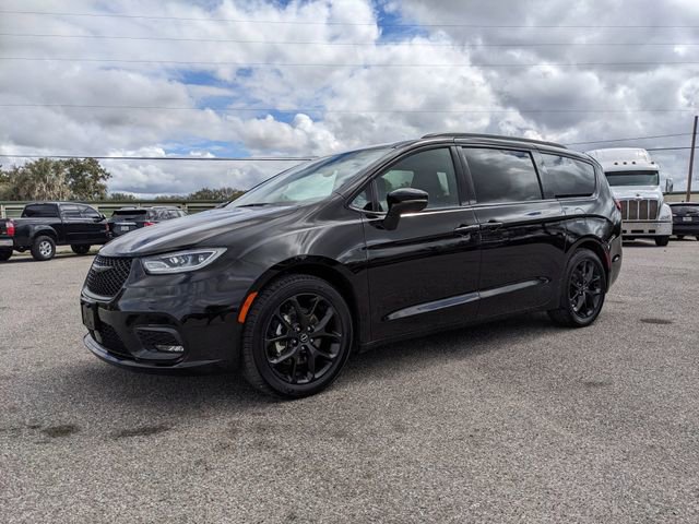 Used 2025 Chrysler Pacifica Limited image 8