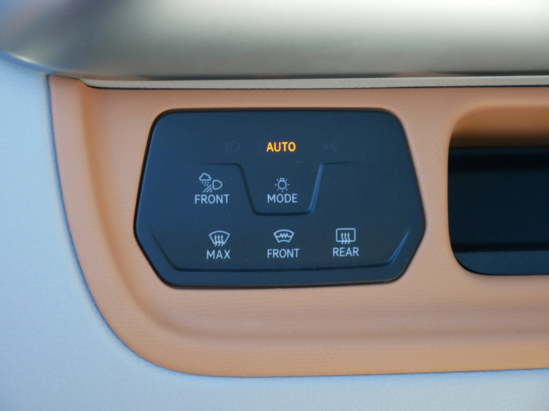 New 2025 Volkswagen ID. Buzz Pro S Plus AWD/4WD image 8