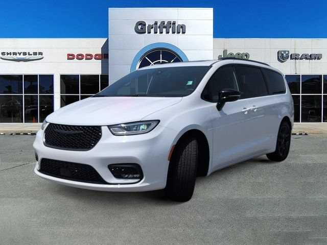 Used 2025 Chrysler Pacifica Limited FWD image 11