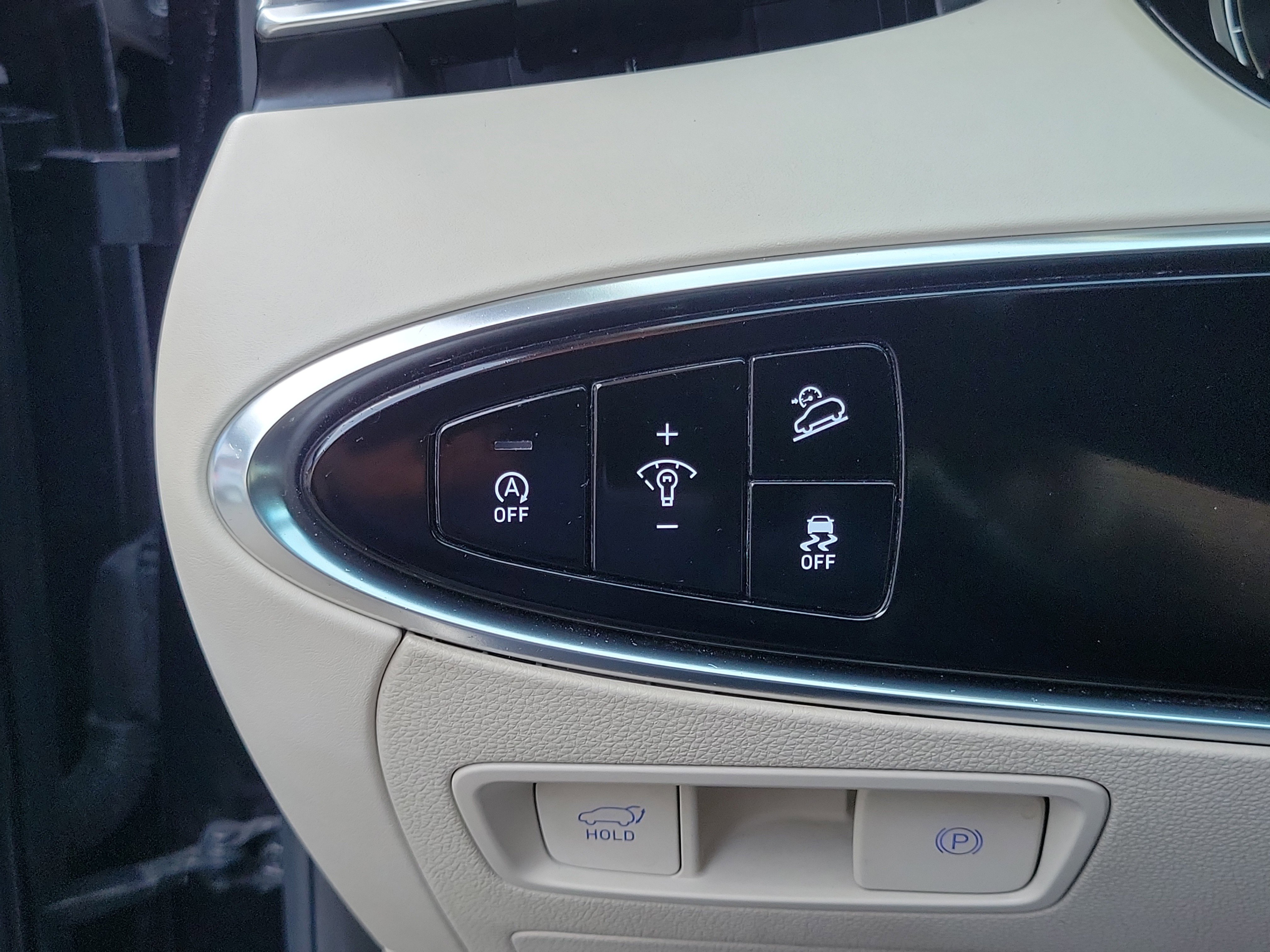 Certified 2024 Genesis GV70 2.5T AWD/4WD image 10