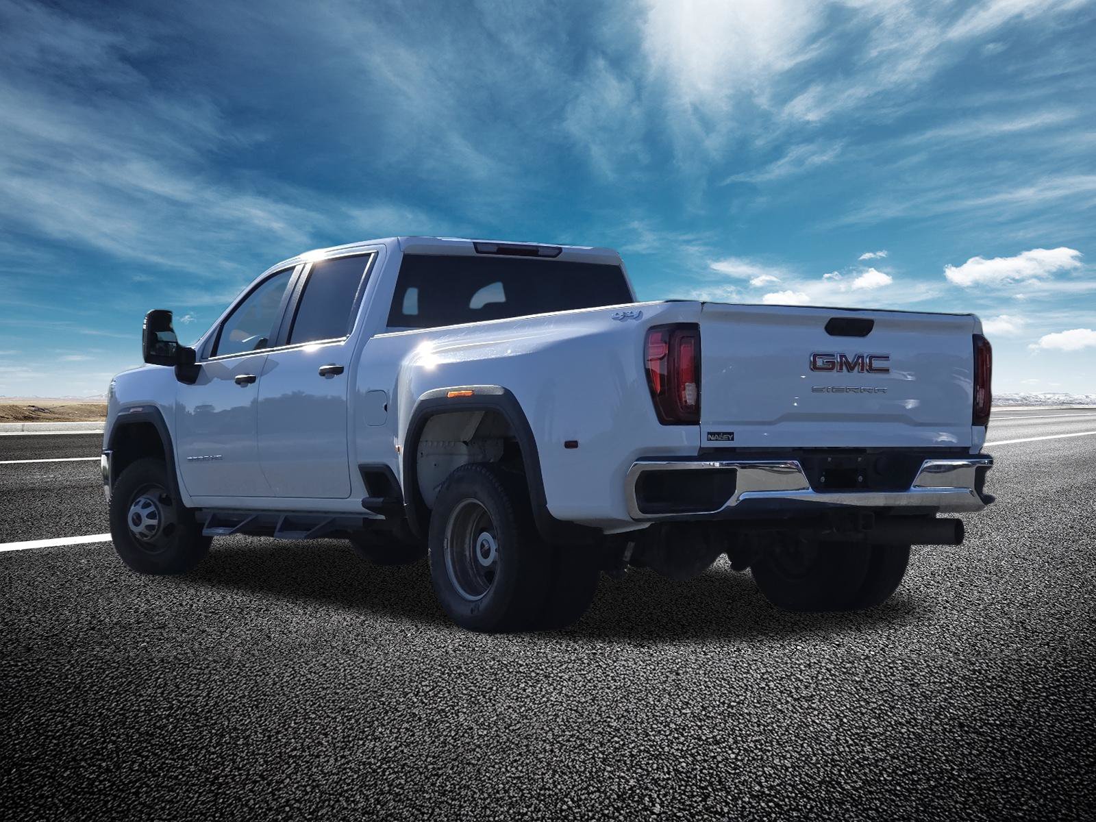 Used 2023 GMC Sierra 3500 Pro w/ Gooseneck/5TH Wheel Package AWD/4WD image 13