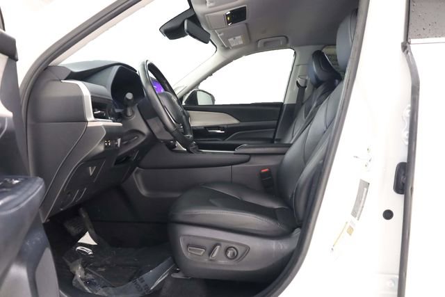 Used 2024 Toyota Grand Highlander Limited image 13