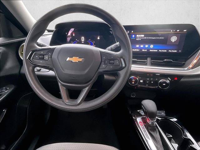 Used 2025 Chevrolet Trax LT FWD image 7
