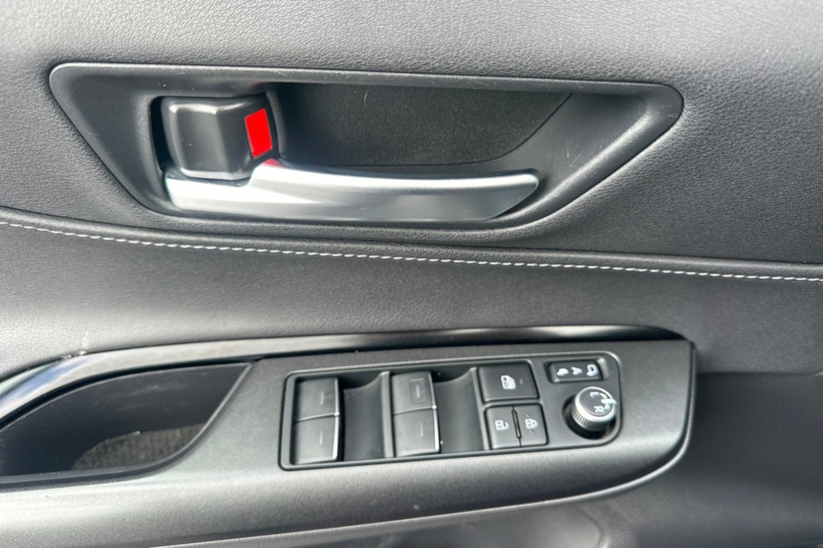 Certified 2024 Toyota Venza LE AWD/4WD image 10