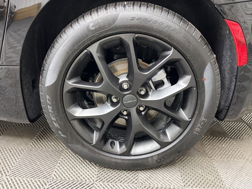 New 2027 Chrysler Pacifica Limited FWD image 4