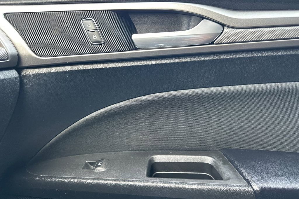Used 2019 Ford Fusion SE image 29