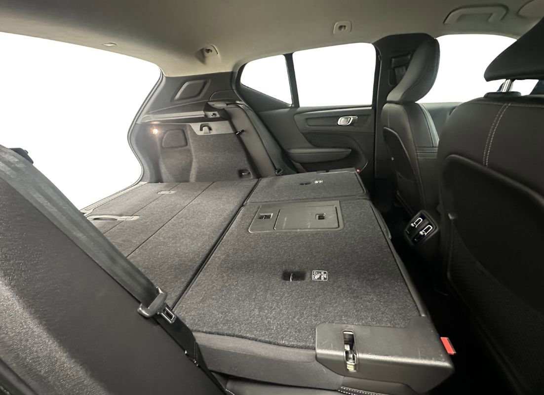 Used 2021 Volvo XC40 T5 Momentum image 15