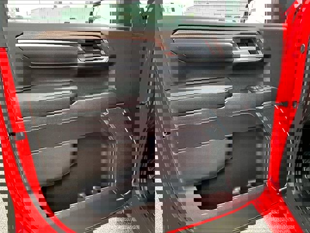 Used 2025 Chevrolet Silverado 1500 LT image 9