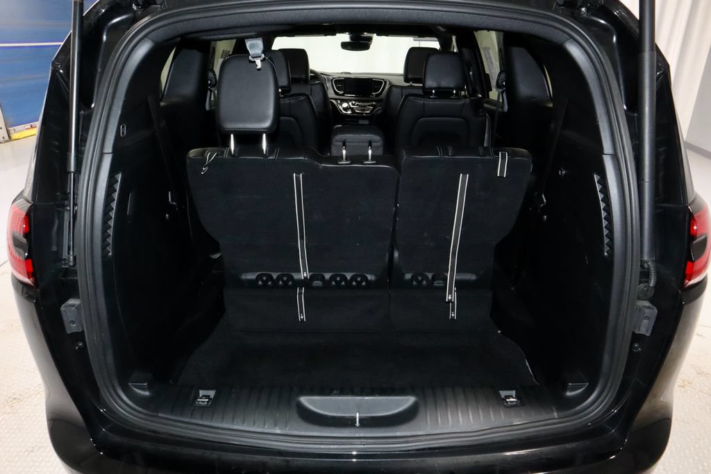 Used 2025 Chrysler Pacifica Select FWD image 13