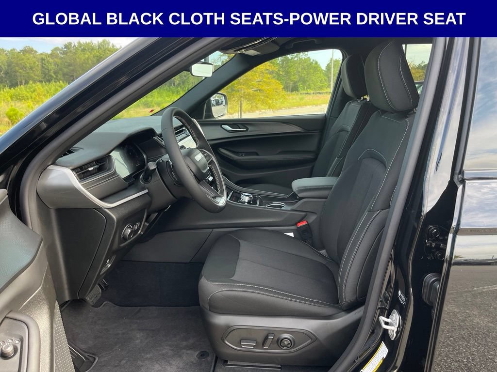 New 2026 Jeep Grand Cherokee Laredo RWD image 3