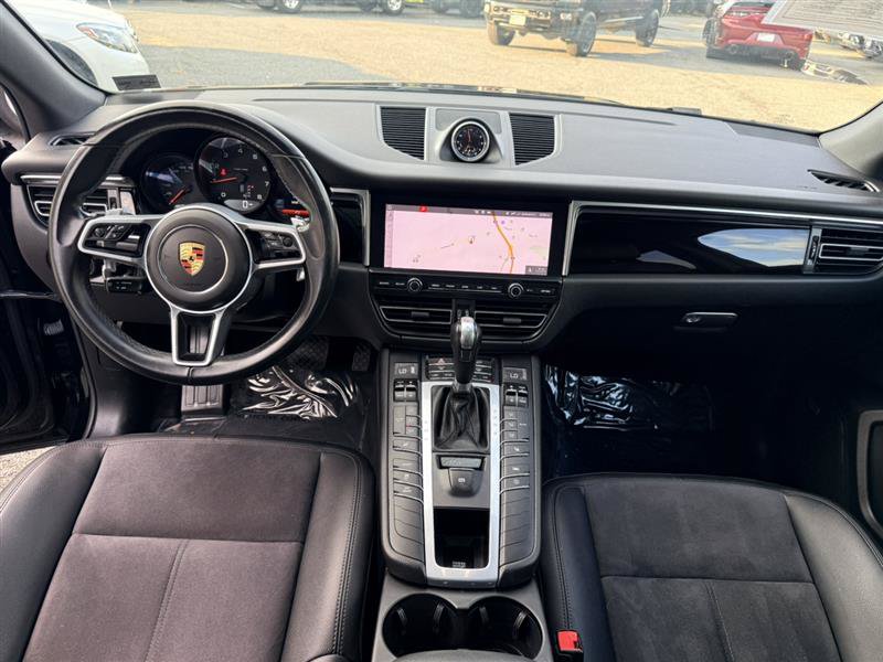 Used 2021 Porsche Macan AWD/4WD image 25