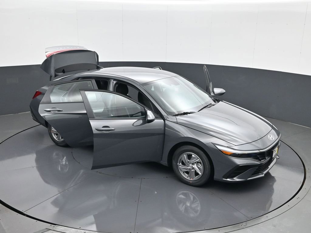 New 2026 Hyundai Elantra SE image 29