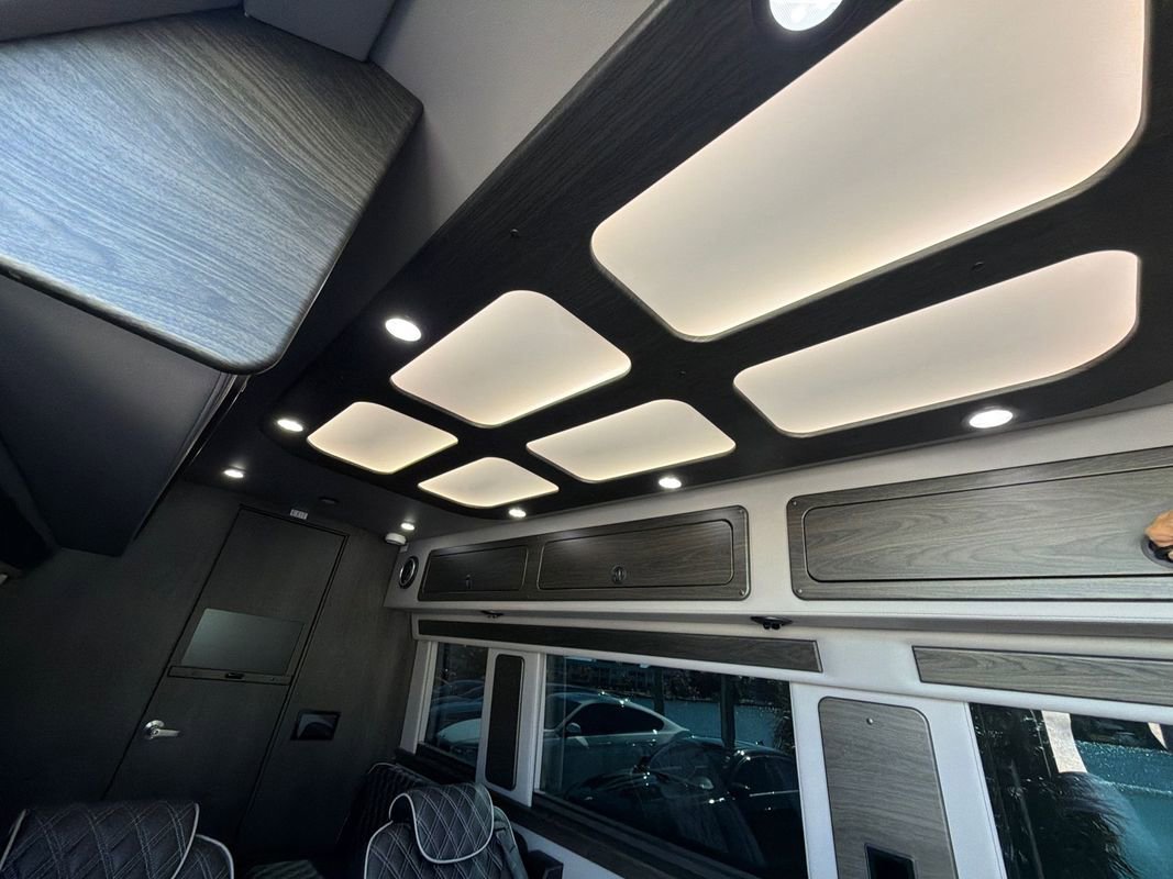 Used 2023 Mercedes-Benz Sprinter 3500 image 27